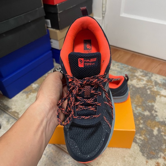 Like New Women Size 8.5 (Euro Size 40) New Balance T590V4 Running Shoes Fuelcore - Picture 11 of 14